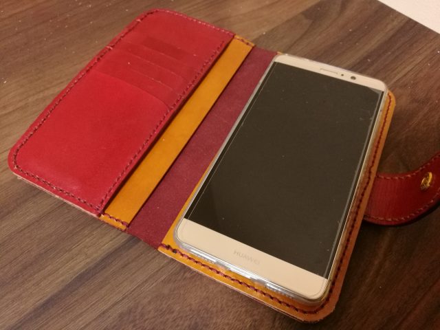 レザークラフトで作ったスマホケース