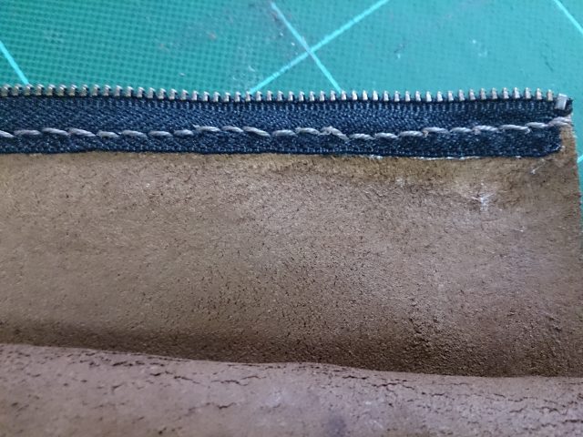 革の縫製